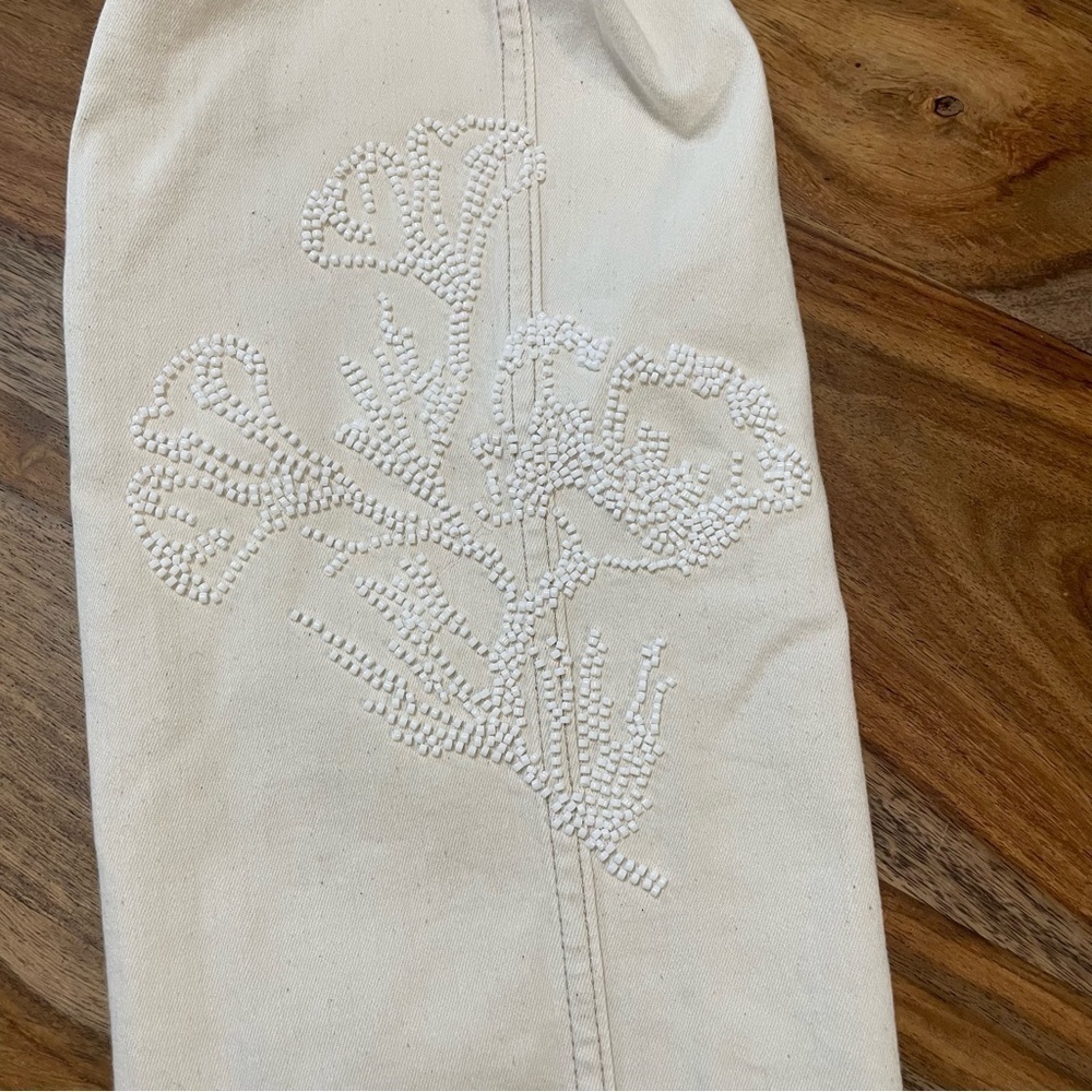 WHBM High Rise Straight Jeans‎ Cream color with Tonal White Floral Beading sz 8L - Picture 4 of 14